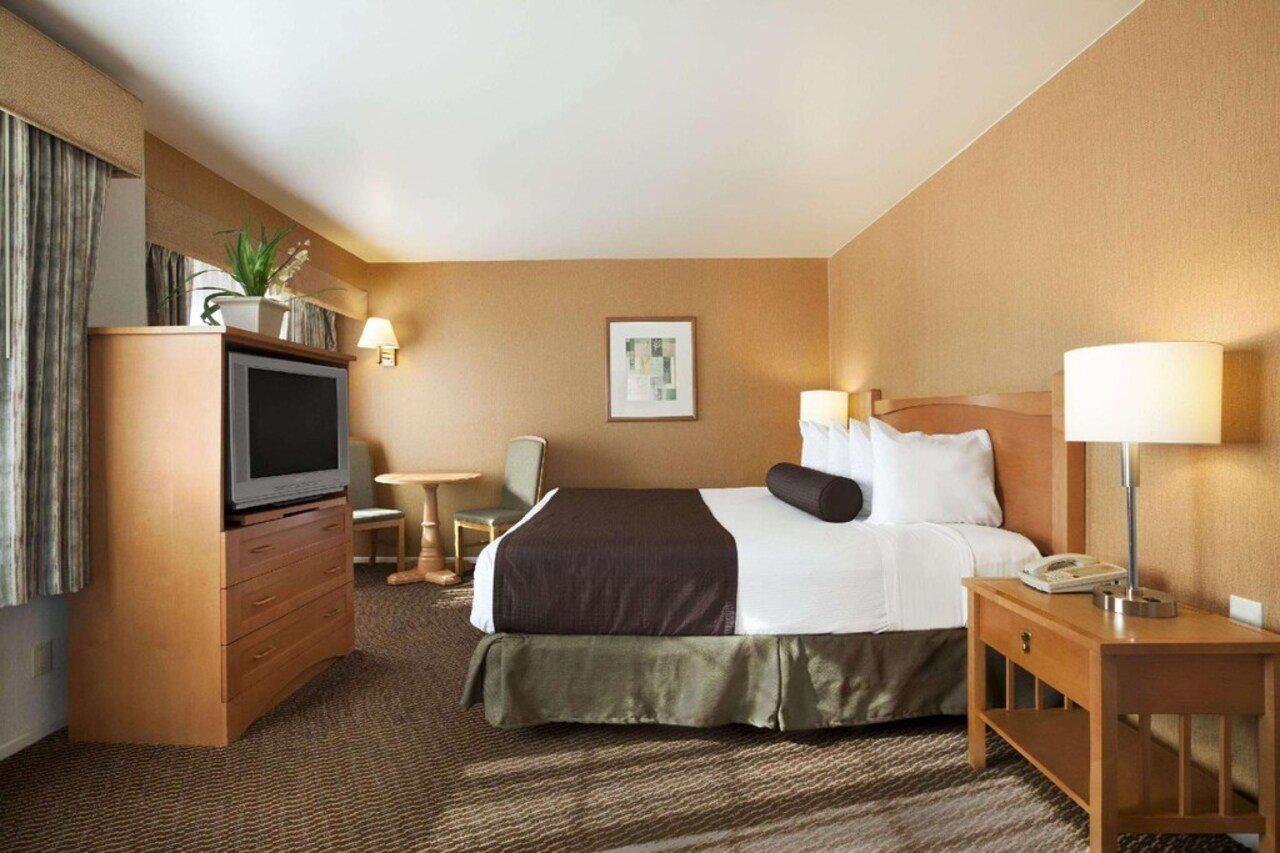 Ramada By Wyndham Costa Mesa/Newport Beach Eksteriør billede