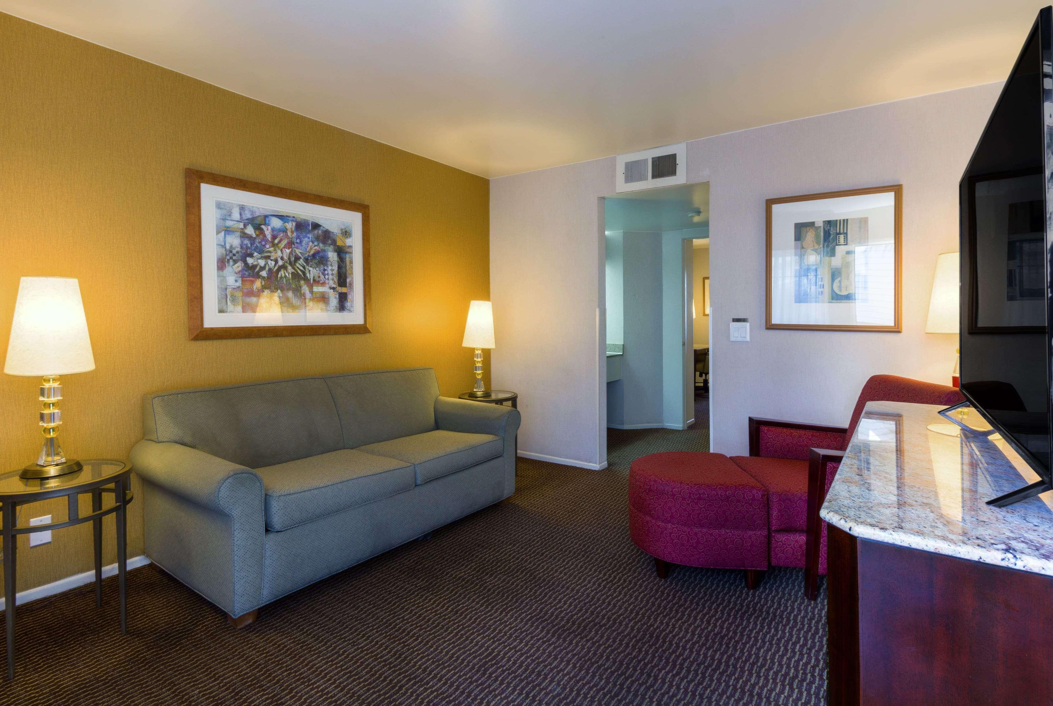 Ramada By Wyndham Costa Mesa/Newport Beach Eksteriør billede