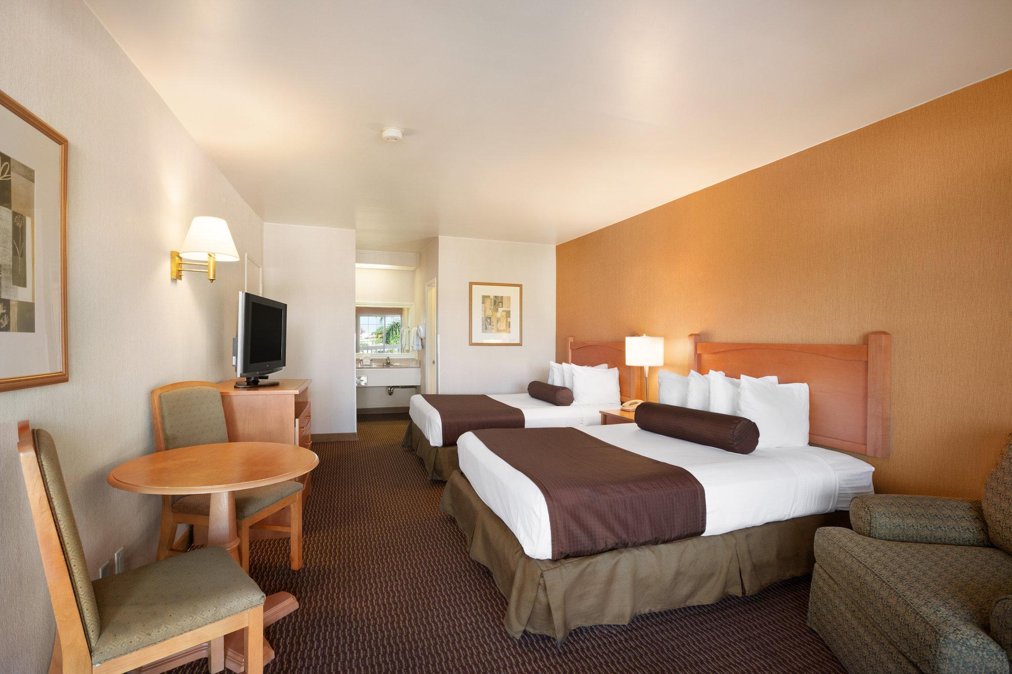 Ramada By Wyndham Costa Mesa/Newport Beach Eksteriør billede
