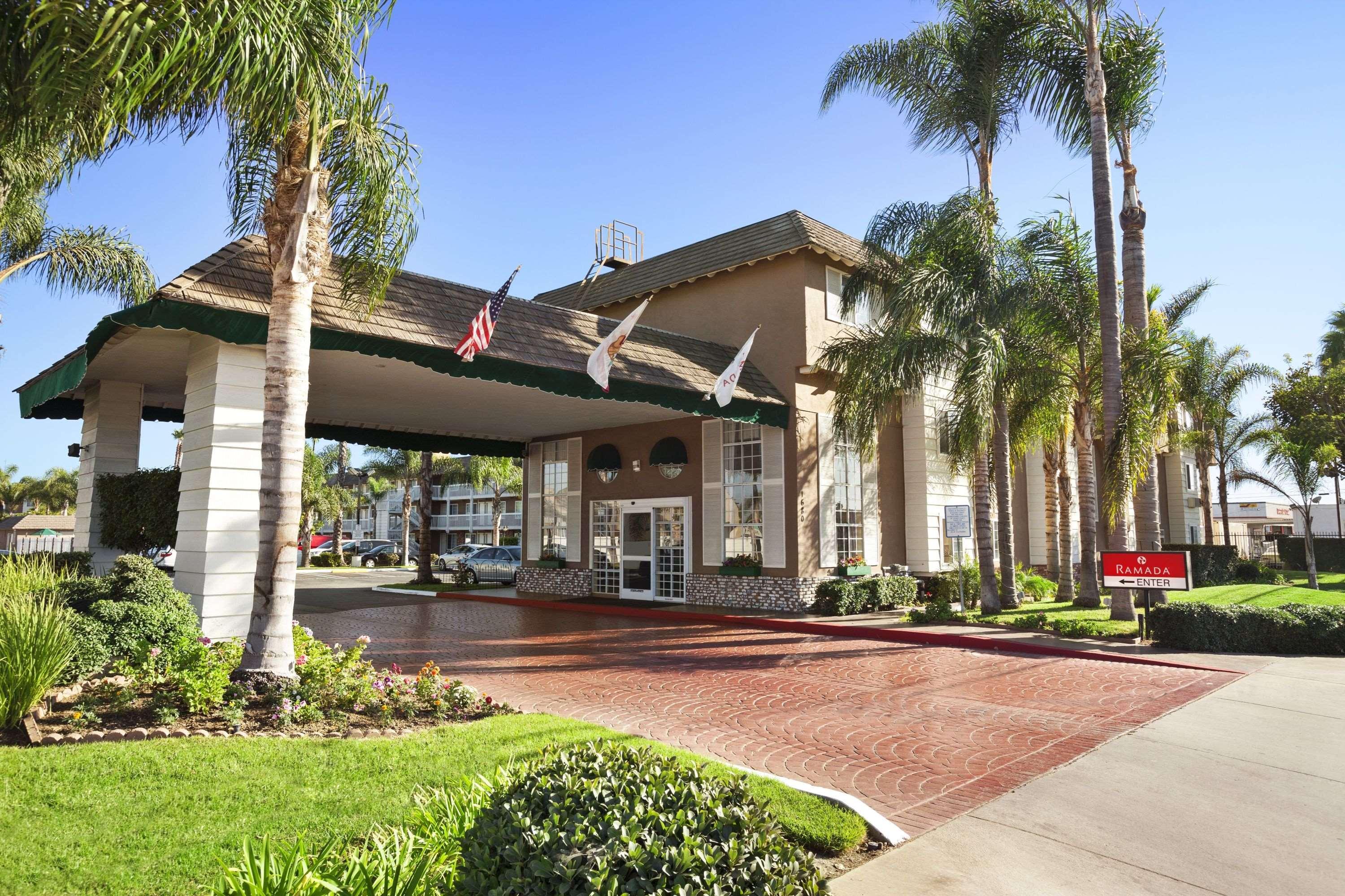 Ramada By Wyndham Costa Mesa/Newport Beach Eksteriør billede