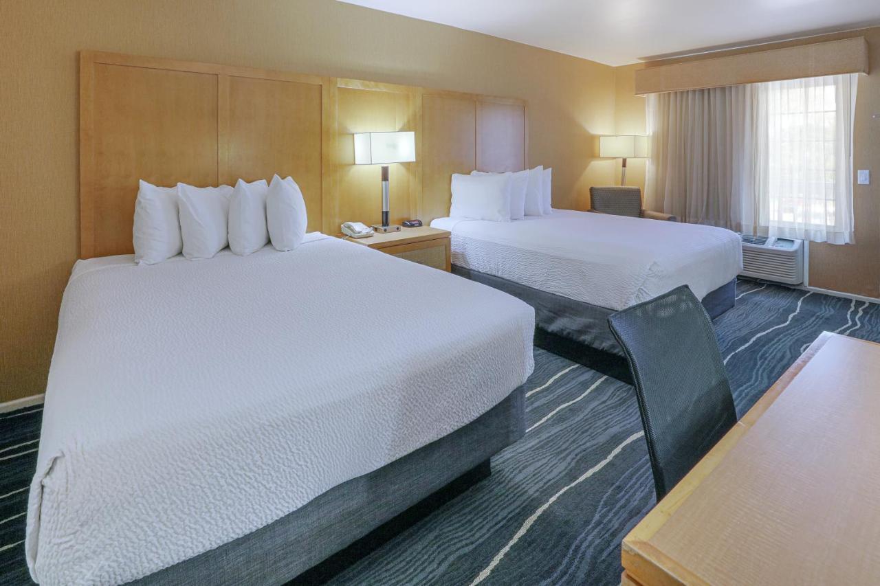 Ramada By Wyndham Costa Mesa/Newport Beach Eksteriør billede