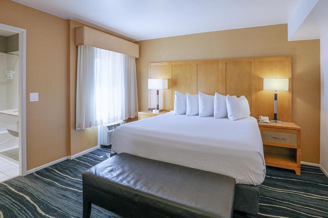 Ramada By Wyndham Costa Mesa/Newport Beach Eksteriør billede