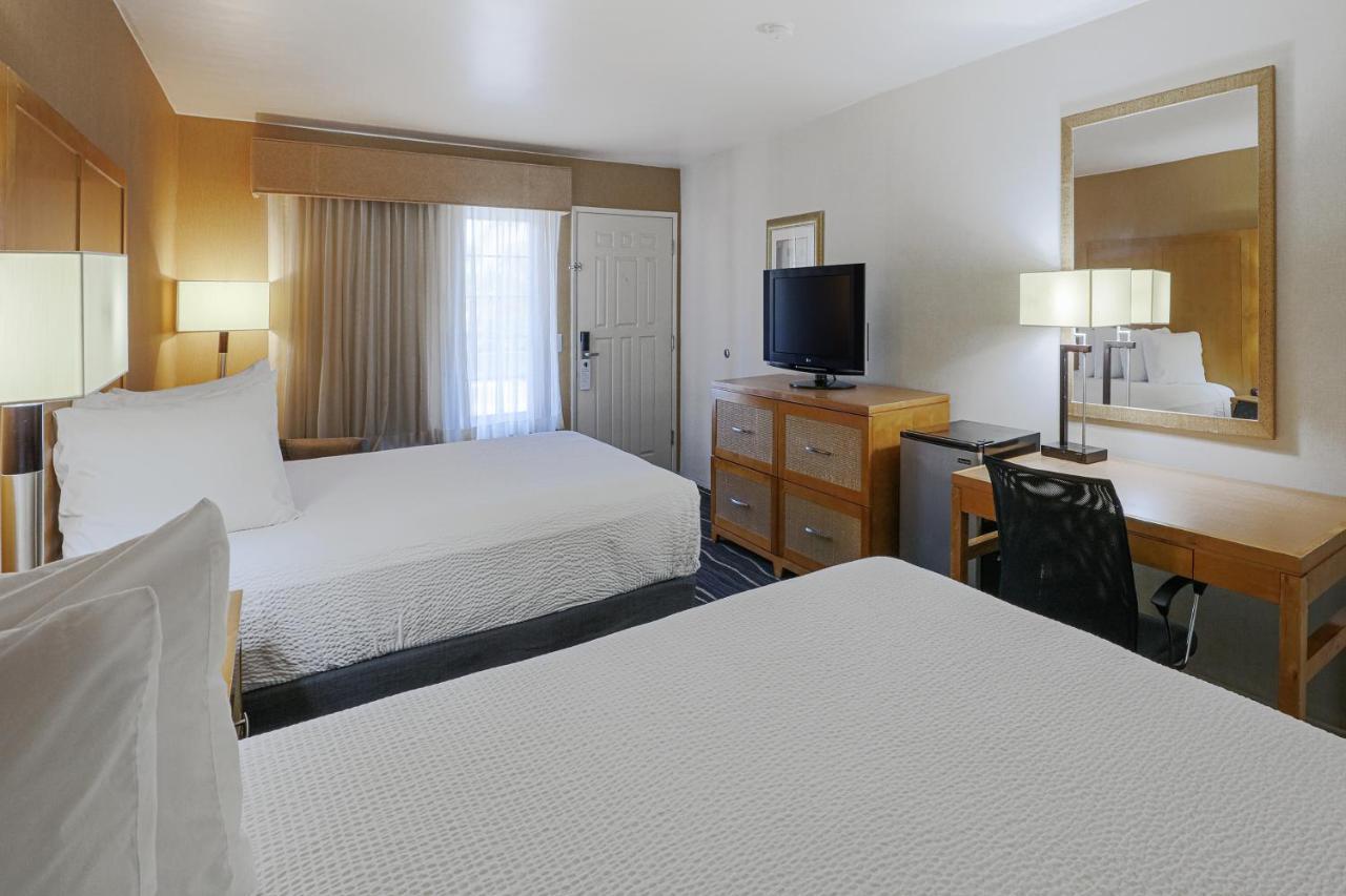 Ramada By Wyndham Costa Mesa/Newport Beach Eksteriør billede