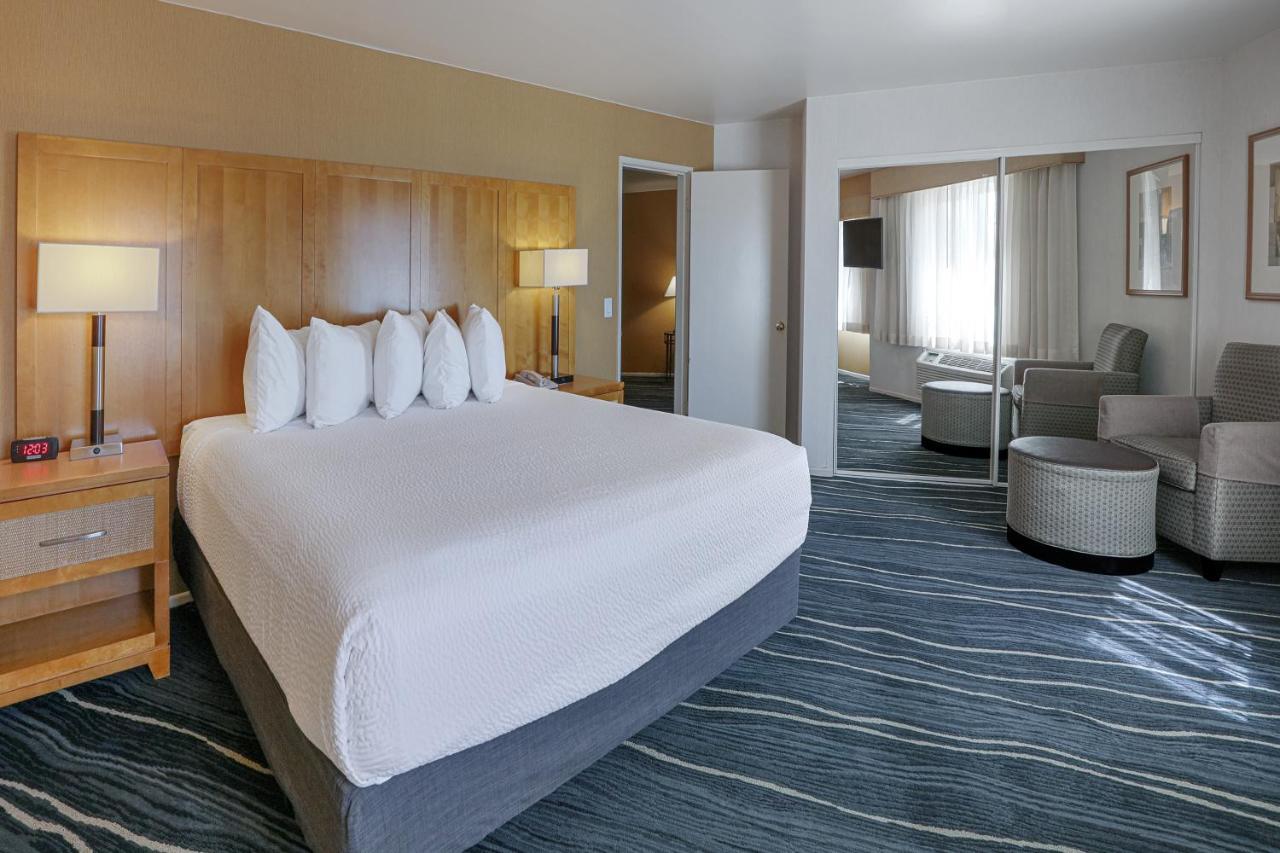 Ramada By Wyndham Costa Mesa/Newport Beach Eksteriør billede