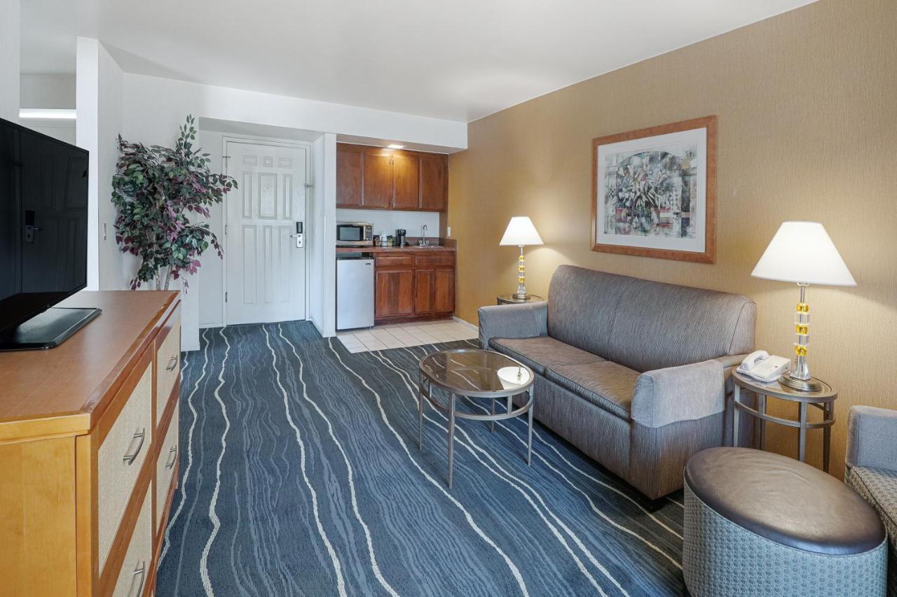 Ramada By Wyndham Costa Mesa/Newport Beach Eksteriør billede