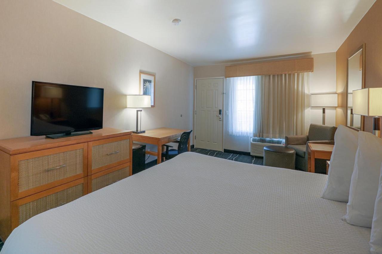Ramada By Wyndham Costa Mesa/Newport Beach Eksteriør billede
