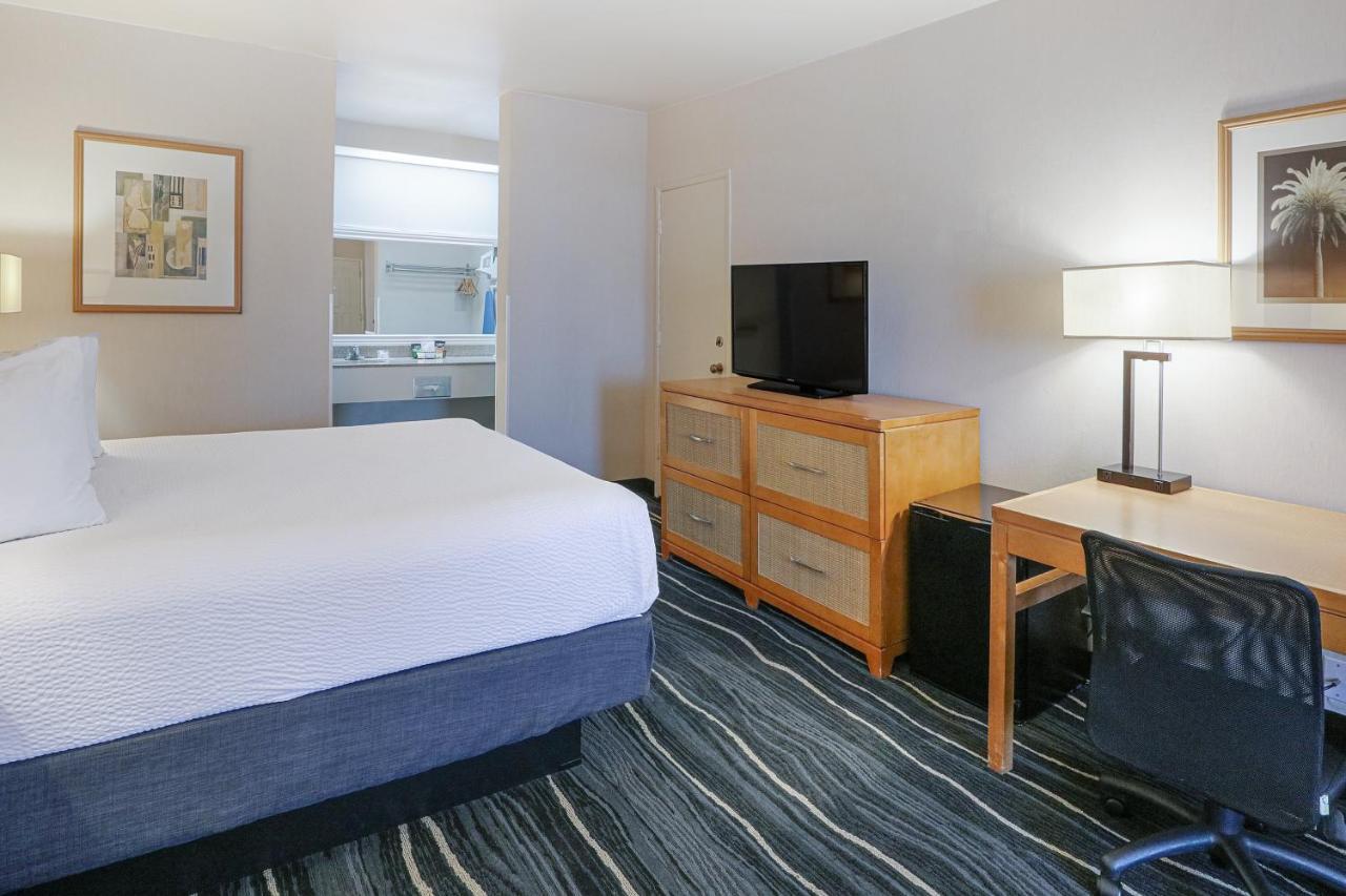Ramada By Wyndham Costa Mesa/Newport Beach Eksteriør billede