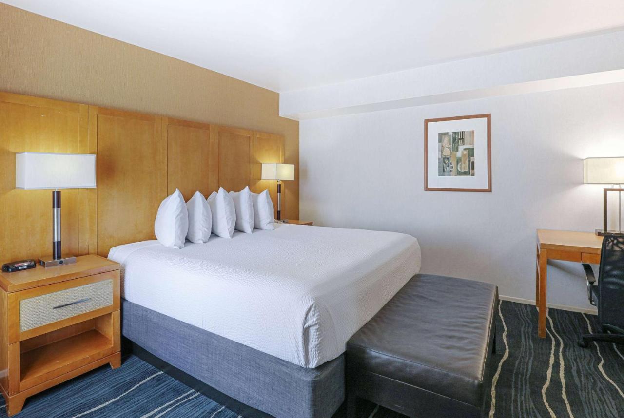 Ramada By Wyndham Costa Mesa/Newport Beach Eksteriør billede