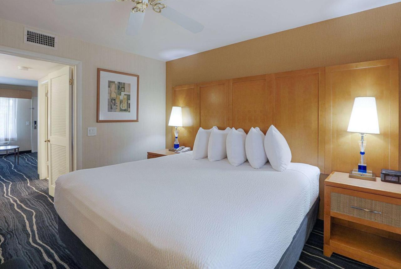 Ramada By Wyndham Costa Mesa/Newport Beach Eksteriør billede