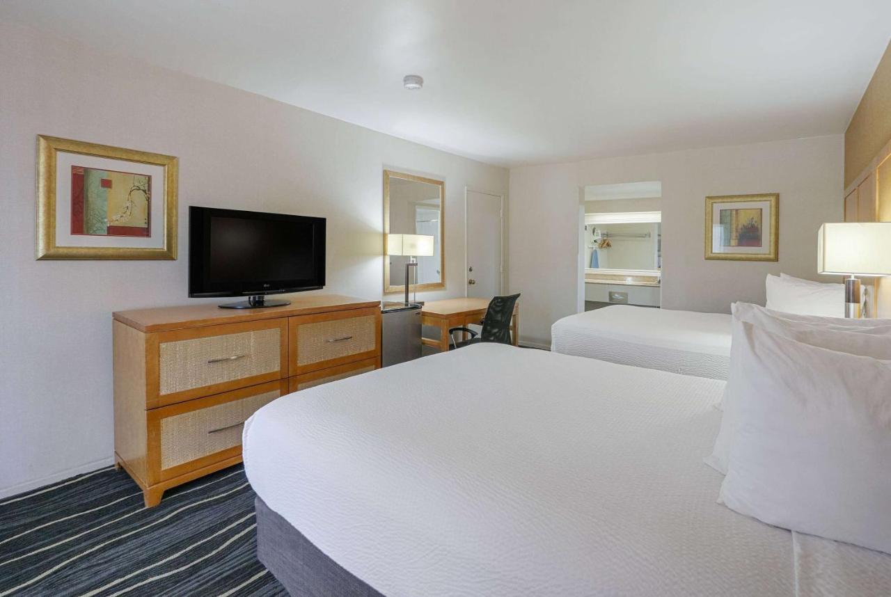 Ramada By Wyndham Costa Mesa/Newport Beach Eksteriør billede