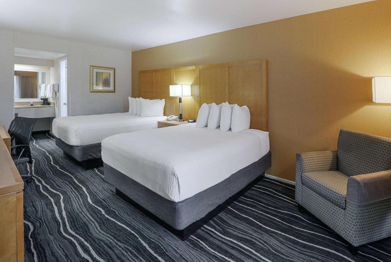Ramada By Wyndham Costa Mesa/Newport Beach Eksteriør billede