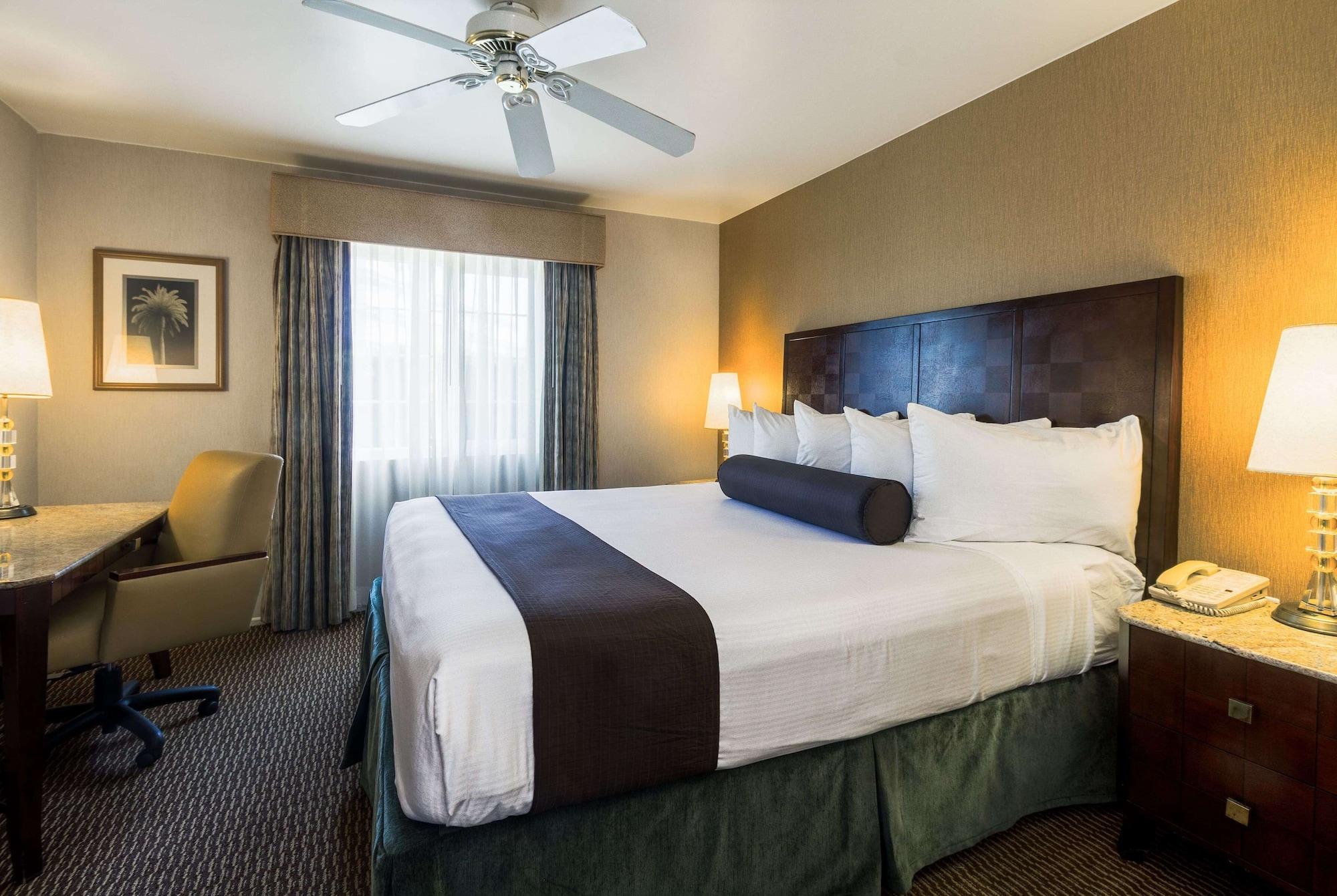 Ramada By Wyndham Costa Mesa/Newport Beach Eksteriør billede