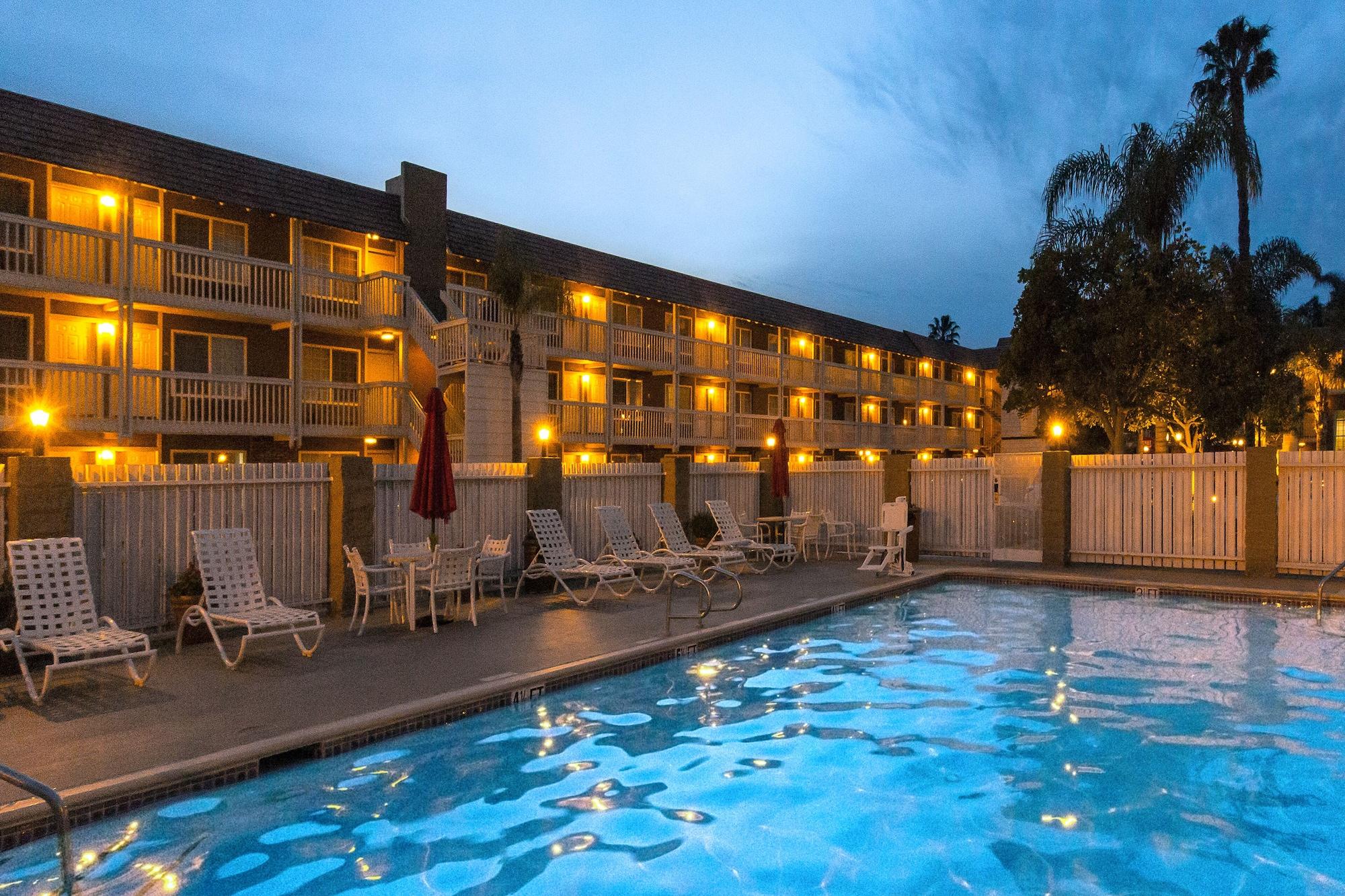 Ramada By Wyndham Costa Mesa/Newport Beach Eksteriør billede
