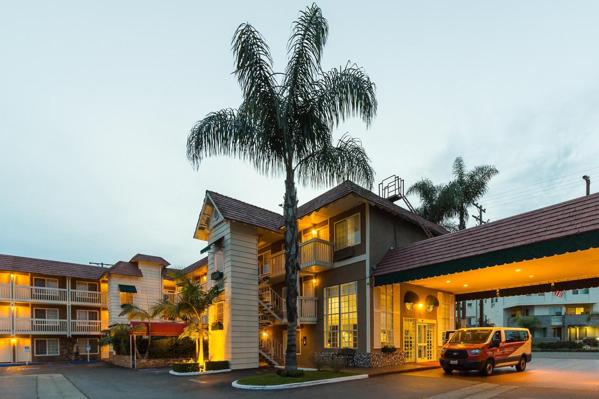 Ramada By Wyndham Costa Mesa/Newport Beach Eksteriør billede