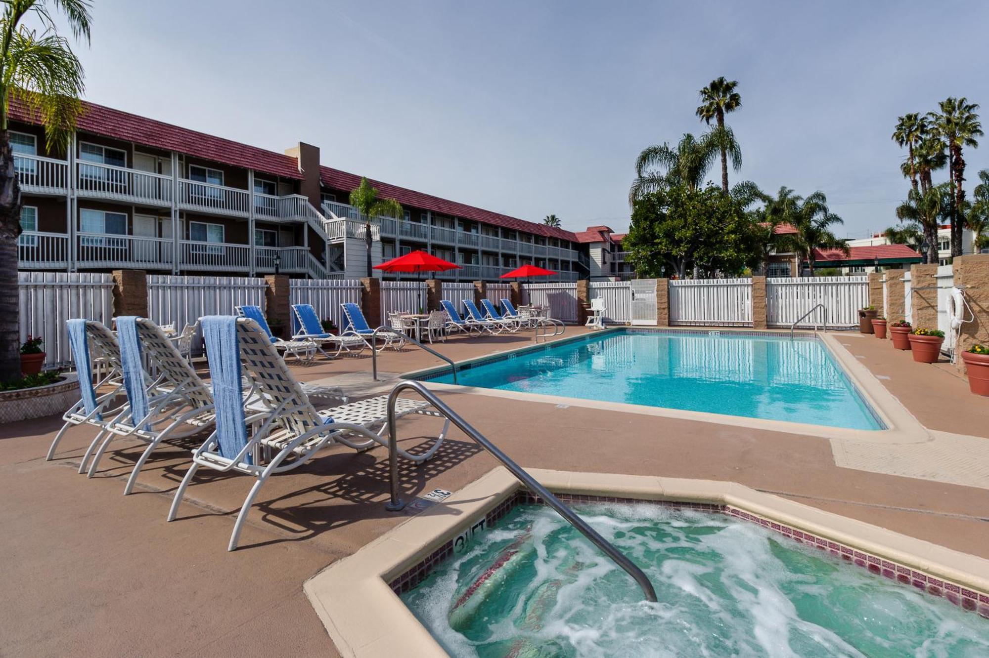 Ramada By Wyndham Costa Mesa/Newport Beach Eksteriør billede