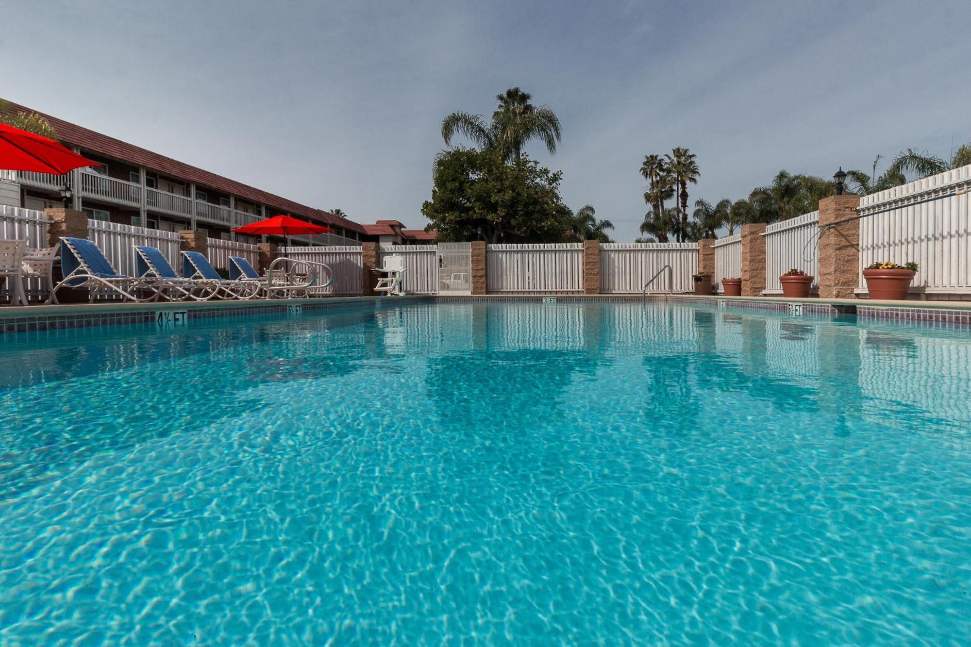 Ramada By Wyndham Costa Mesa/Newport Beach Eksteriør billede