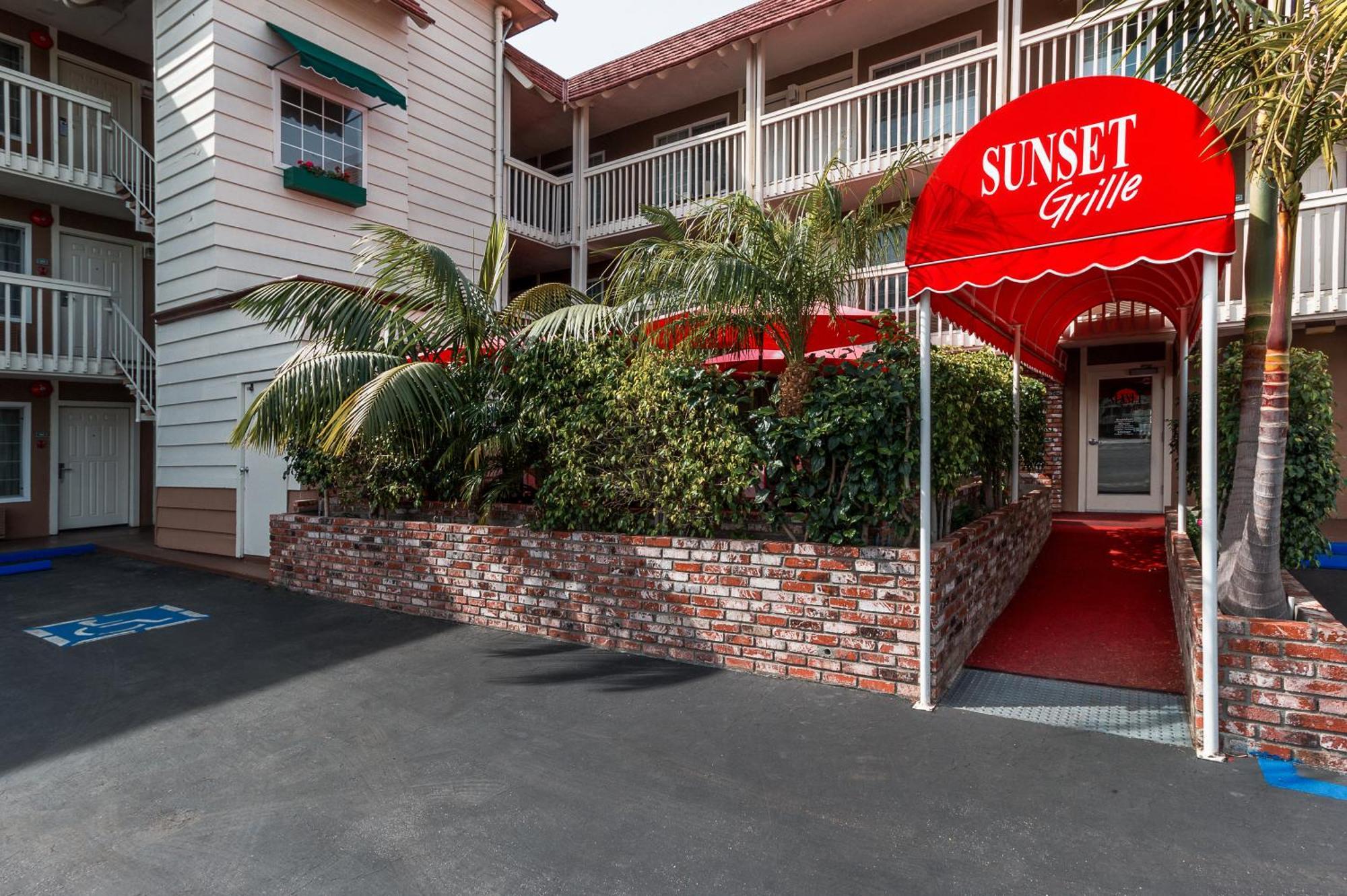 Ramada By Wyndham Costa Mesa/Newport Beach Eksteriør billede