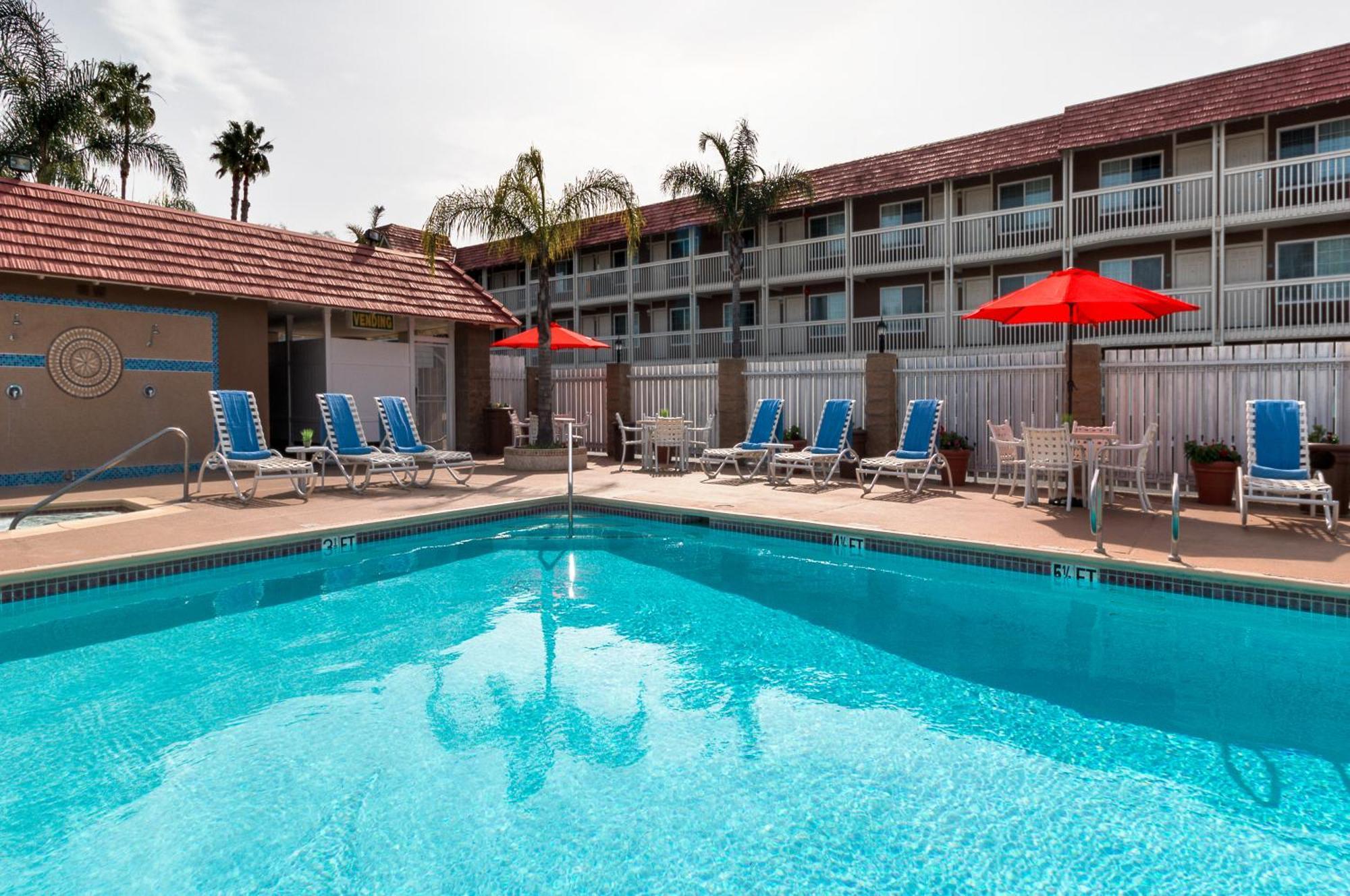 Ramada By Wyndham Costa Mesa/Newport Beach Eksteriør billede