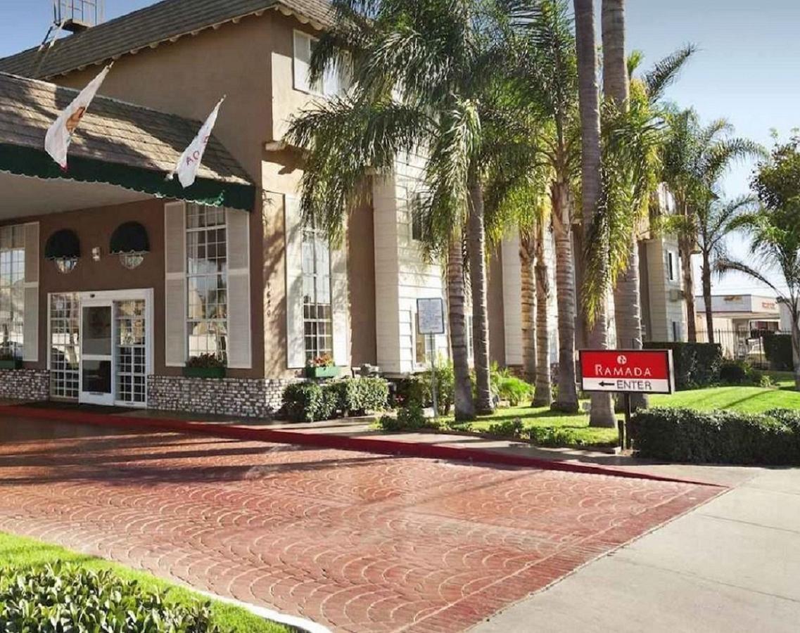 Ramada By Wyndham Costa Mesa/Newport Beach Eksteriør billede